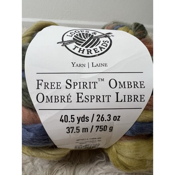1- Loops & Threads Free Spirit Ombre 40.5 Yards Jumbo Wool Blend 26.3 Oz Yarn - Picture 8 of 8